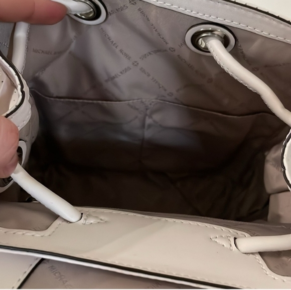 Michael Kors Abbey White Cargo Backpack Purse Tote Optic White NWT - Picture 7 of 9